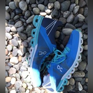 On Womens Swiss Engineering Cloudflow Blue Teal Running Shoes Sneakers Size 9.5